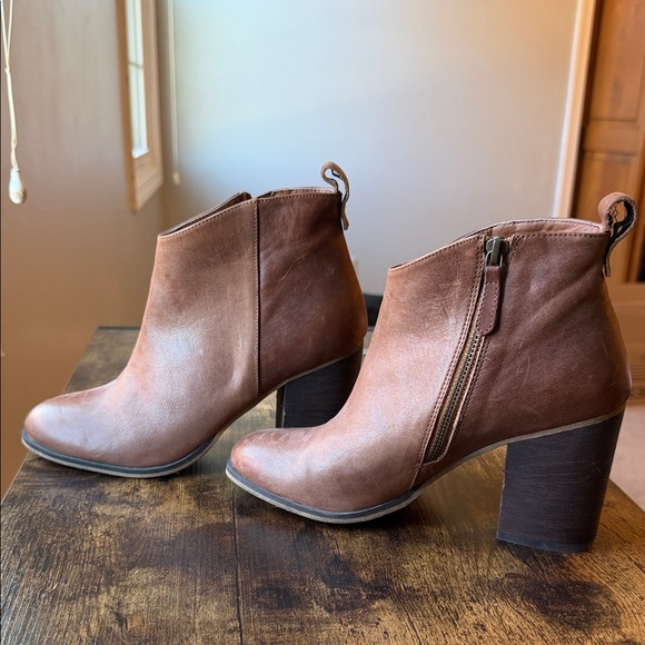 BP Brown Genuine Leather Ankle Booties - Picture 4 of 6